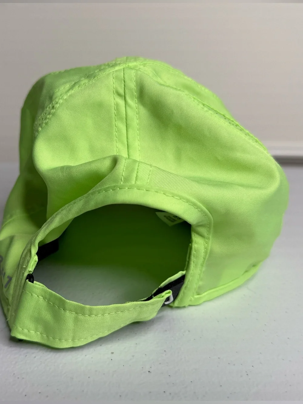 Unisex Nike Neon Green Featherlight Adjustable Cap, L/XL - Picture 4 of 8